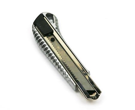 Nożyk łamany w aluminiowej oprawie z ostrzem 18mm (sprzedawany po 24 szt)-63644