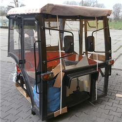 KABINA MTZ KPL. Z BŁOTNIKAMI CZERWONA-347594707