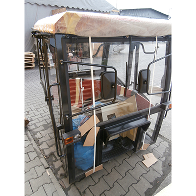 KABINA MTZ KPL. Z BŁOTNIKAMI CZERWONA-347594711