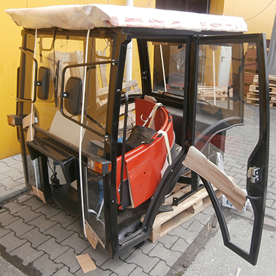 KABINA MTZ KPL. Z BŁOTNIKAMI CZERWONA-347594708