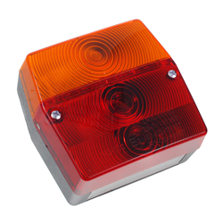 LAMPA TYLNA ZESP. 2-SEGM. LEWA PRZYCZEPKA KWADRATOWA, + ŻARÓWKA 12V, SZYBKOZŁĄCZE, OŚWIETLENIE TABLICY REJESTRACYJNEJ BEZ PRZEWO