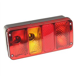LAMPA TYLNA ZESP. 4-SEGM. LEWA Z OŚW. TABLICY REJ. Z BOKU - Z GNIAZDEM-347602782