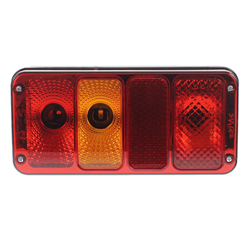 LAMPA TYLNA ZESP. 4-SEGM. LEWA Z OŚW. TABLICY REJ. Z BOKU - Z GNIAZDEM-347602784